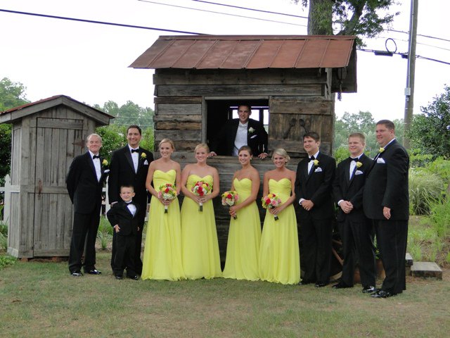 285228_146345512112881_734775_n