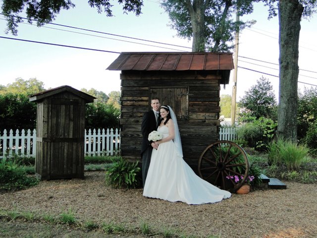 292094_257465137625049_540975352_n