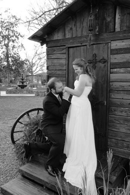 384547_211247408956024_1910998923_n