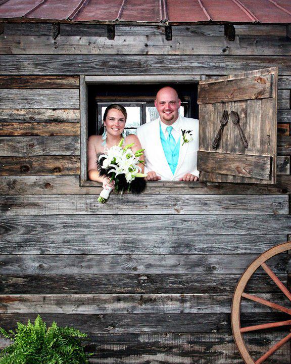 425436_259334437480654_1005913868_n