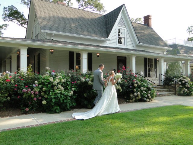 425469_414920411879520_1651527500_n